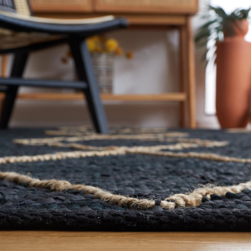 SAFAVIEH Handmade Vintage Leather Latonia Modern Rug