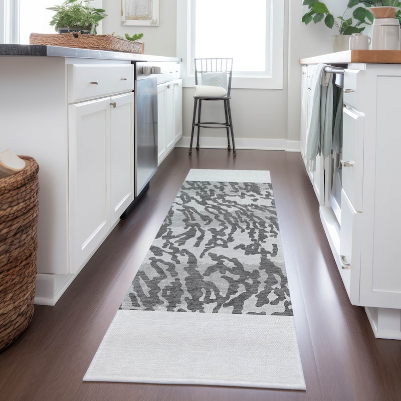 Machine Washable Indoor/ Outdoor Chantille Abstract Animal Print Rug