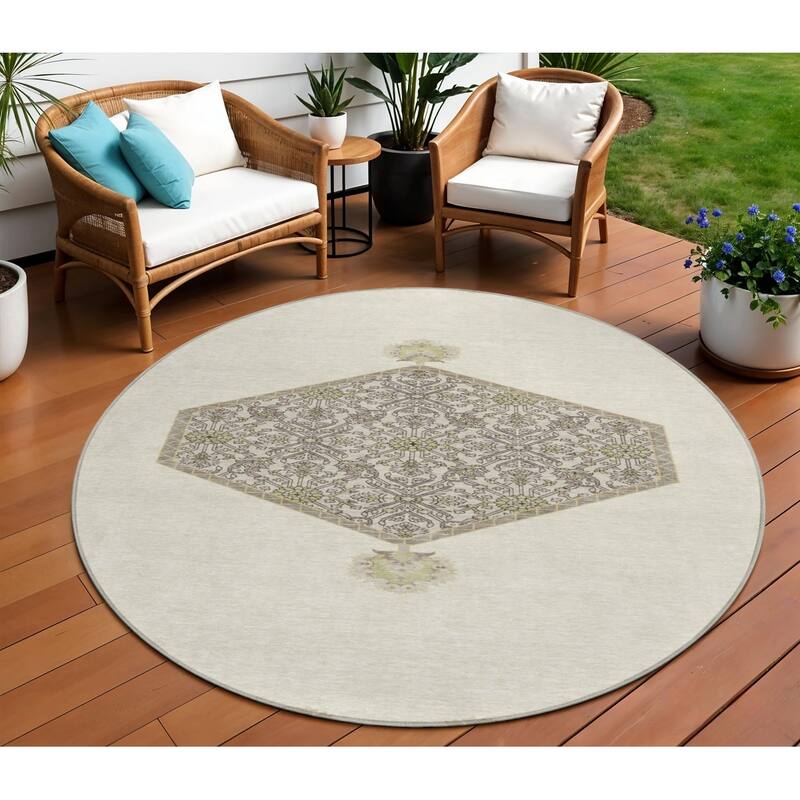 HomeRoots Oriental Traditional Rectangle Outdoor Rug - 8' Round