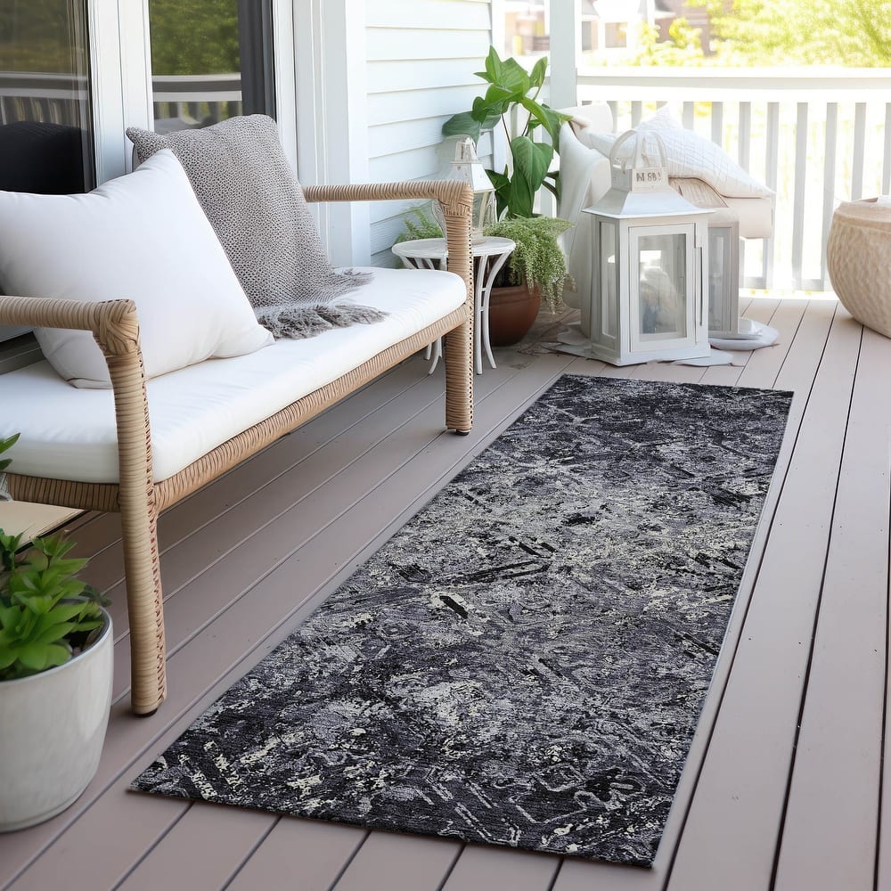 Machine Washable Indoor/ Outdoor Chantille Distressed Diamonds Rug