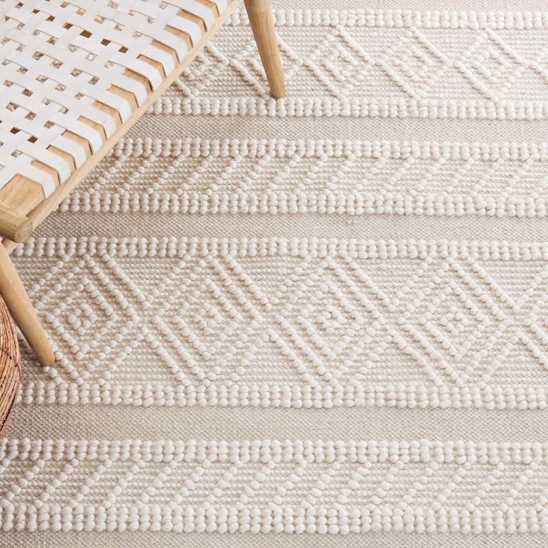 SAFAVIEH Handmade Natura Mette Wool Braided Tassel Rug