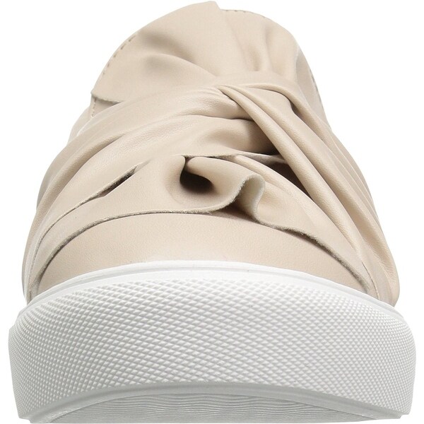 mia women's zoe fashion sneaker