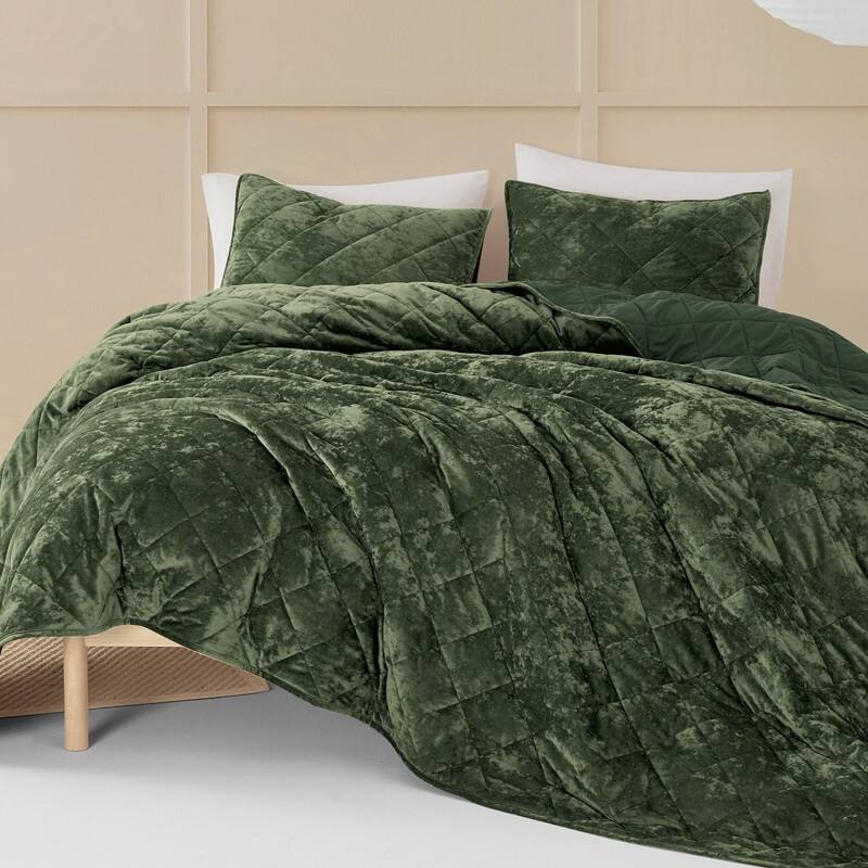 Wonderful Diamond Velvet 3 Piece Quilt Set
