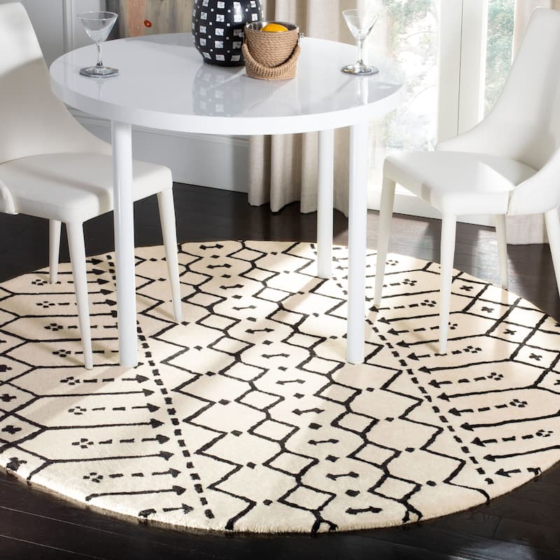 SAFAVIEH Handmade Himalaya Parasols Modern Wool Rug - 6' Round - Ivory/Black