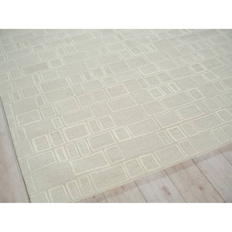 Soho Handmade Hand Tufted New Zealand Wool Silver/Ivory Area Rug.