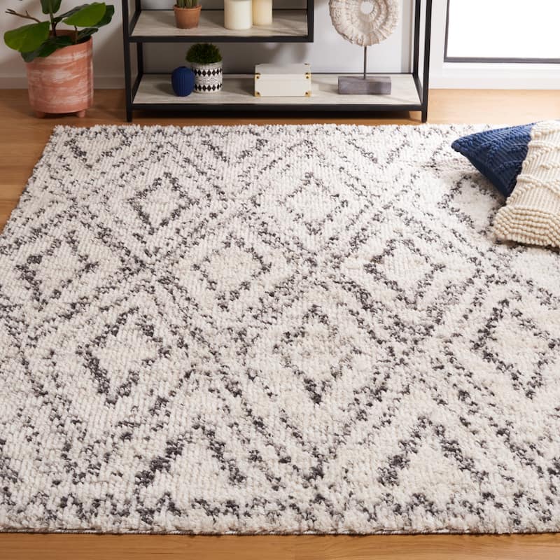 SAFAVIEH Jericho Shag Melodie Boho 1.2-inch Thick Rug - 6'7" Square - Ivory/Black