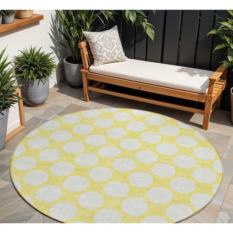 HomeRoots Polka Dot Transitional Rectangle Outdoor Rug - 8' Round