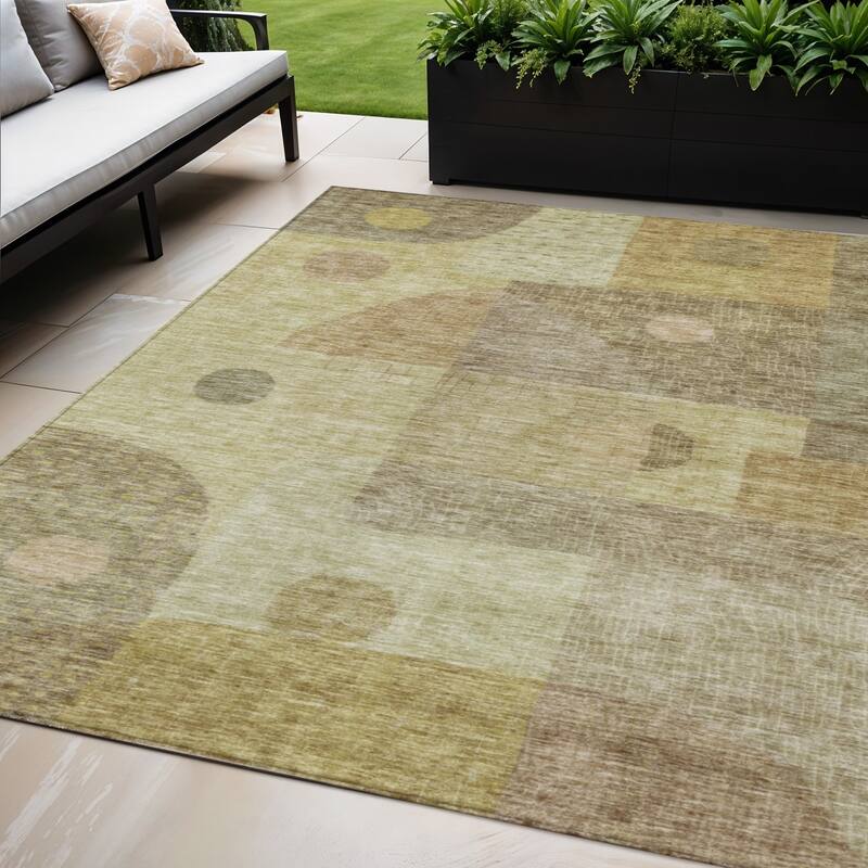HomeRoots Geometric Transitional Rectangle Outdoor Rug - 5' X 8'