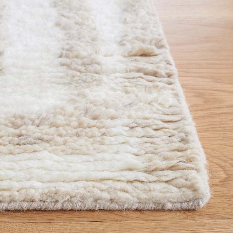 SAFAVIEH Handmade Casablanca Eavan Wool Rug