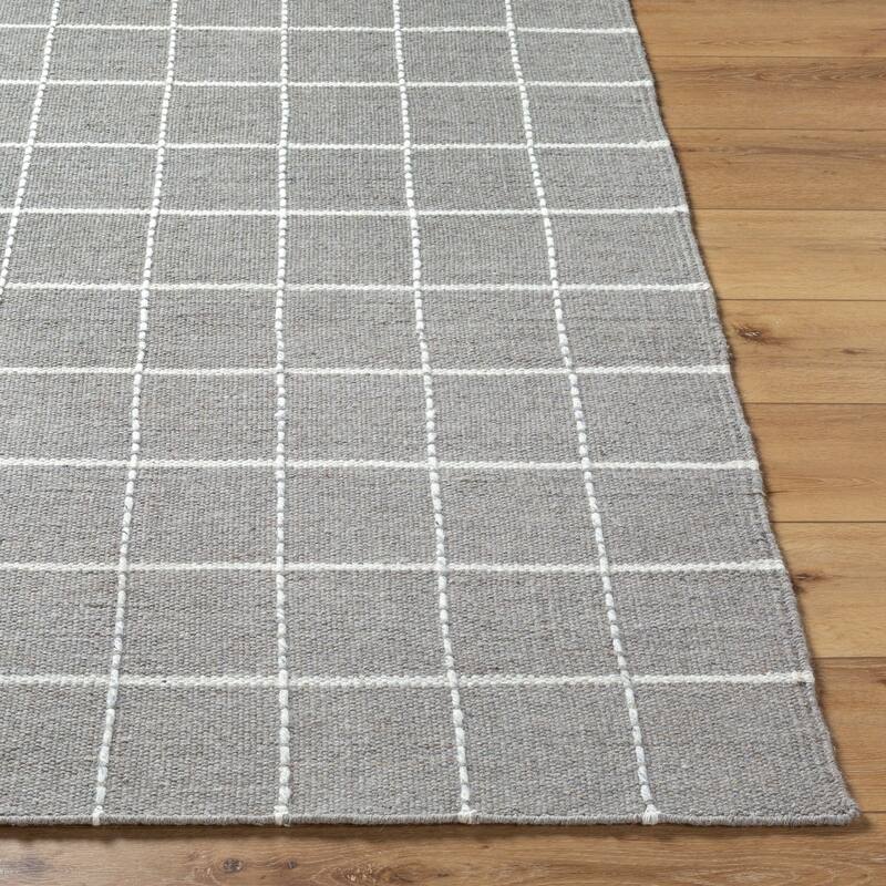 Jasso Traditional Area Rug