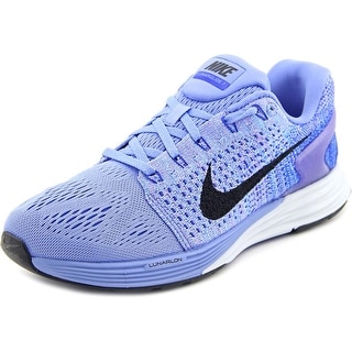 nike round toe sneakers