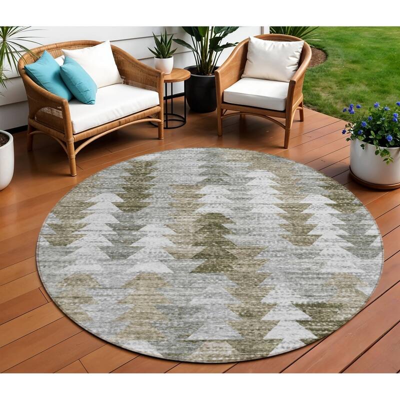 HomeRoots Geometric Transitional Rectangle Outdoor Rug - 8' Round