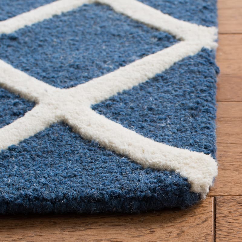 SAFAVIEH, Handmade Cambridge Siire Moroccan Trellis Wool Rug