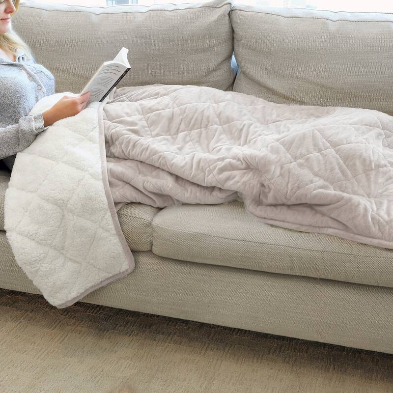 Velvet and Sherpa Quilted Foot Pocket Throw