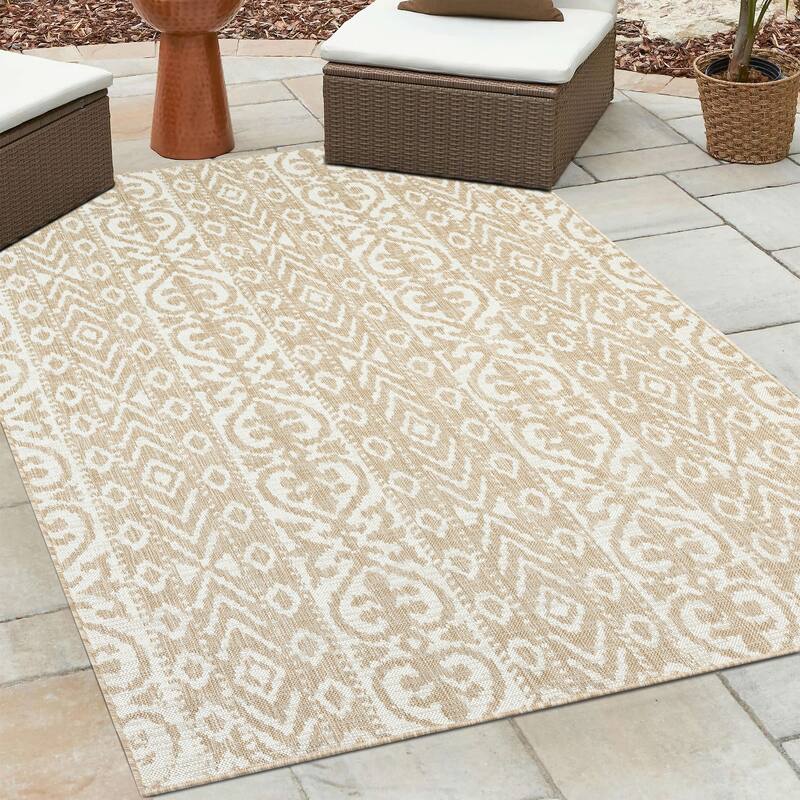 Sevita Entwined Ikat Geometric Indoor/Outdoor Rug