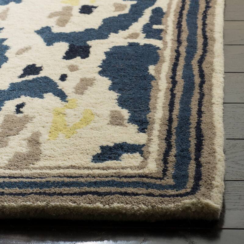 Martha Stewart by SAFAVIEH Ikat Pendant Wool Rug