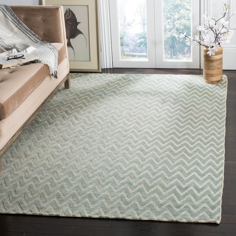 SAFAVIEH Hand-knotted Santa Fe Erietta Modern Wool Rug - 6' x 9' - Light Grey/Silver - Rectangle