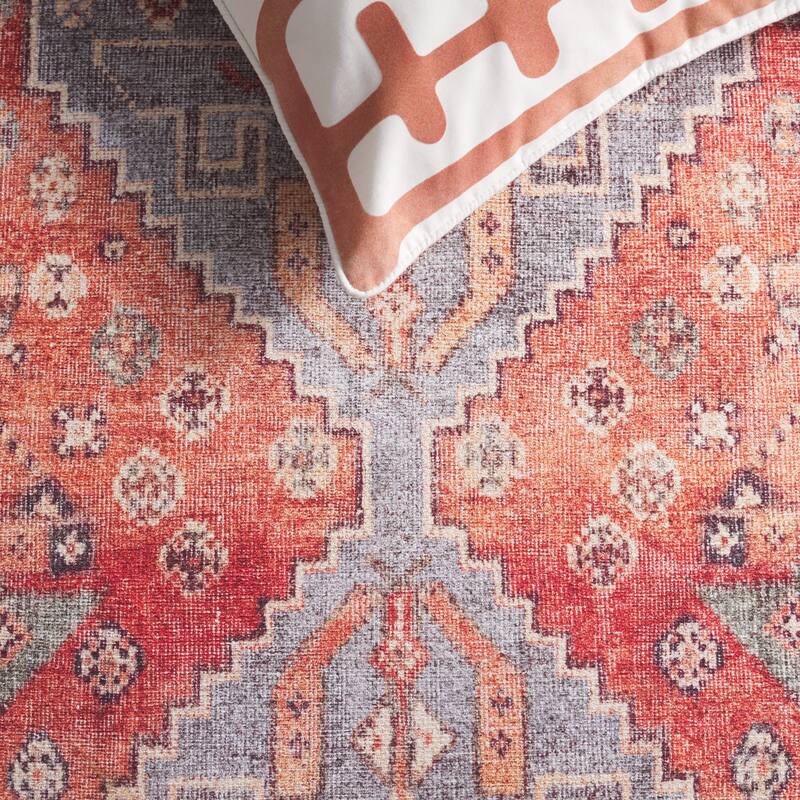 SAFAVIEH Vintage Hilkea Serapi Machine Washable Slip Resistant Rug