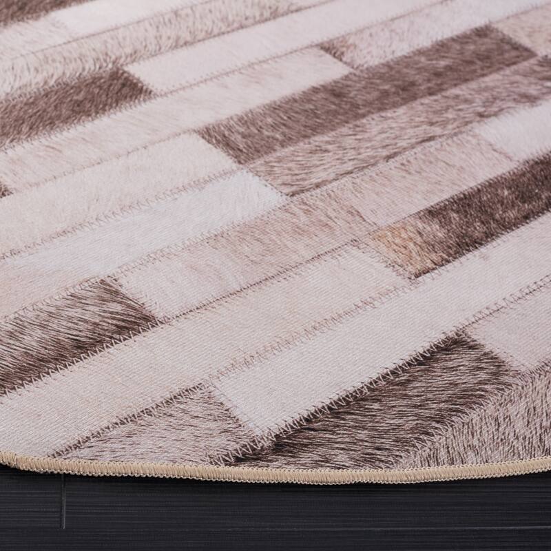 SAFAVIEH Faux Hide Machine Washable Slip Resistant Nieve Modern