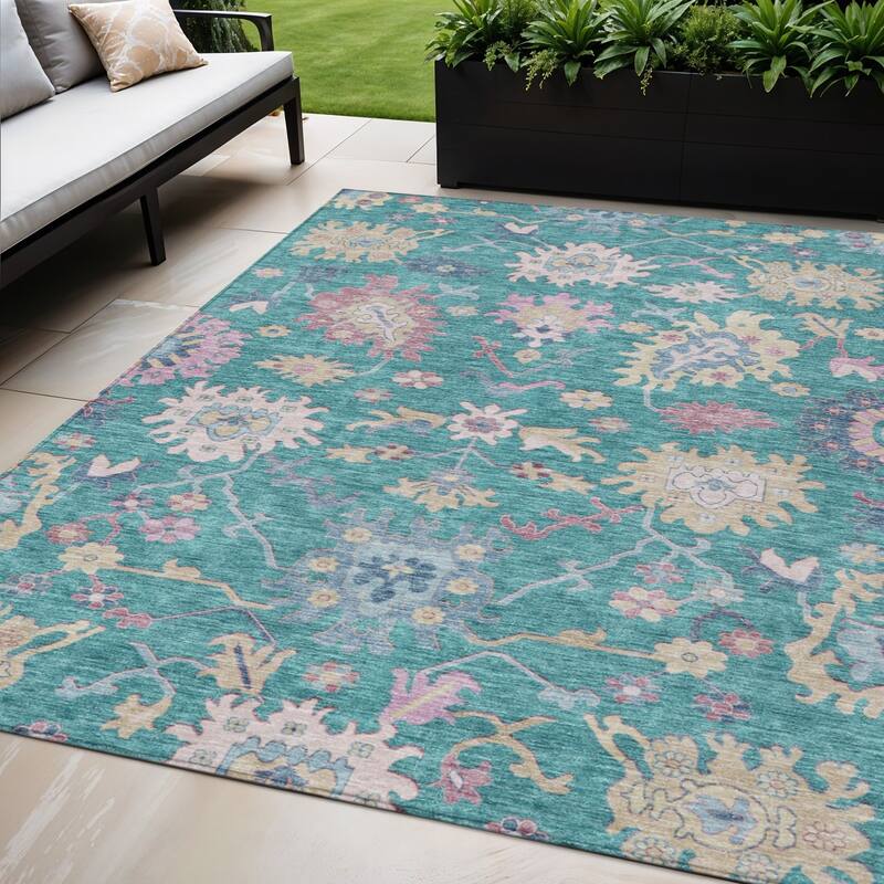 HomeRoots Floral Transitional Rectangle Outdoor Rug - 5' X 8'