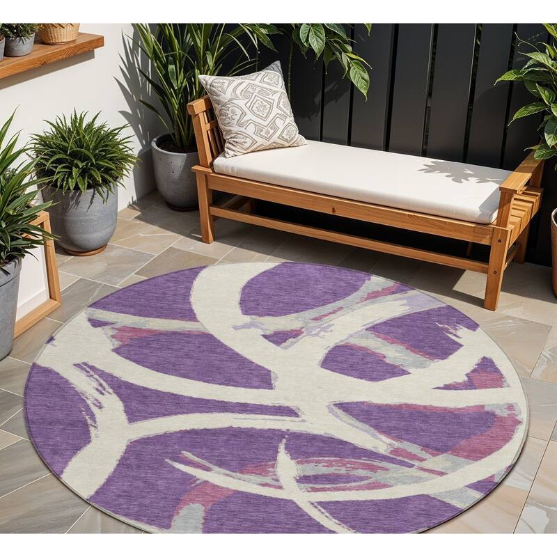 HomeRoots Abstract Transitional Rectangle Outdoor Rug - 8' Round