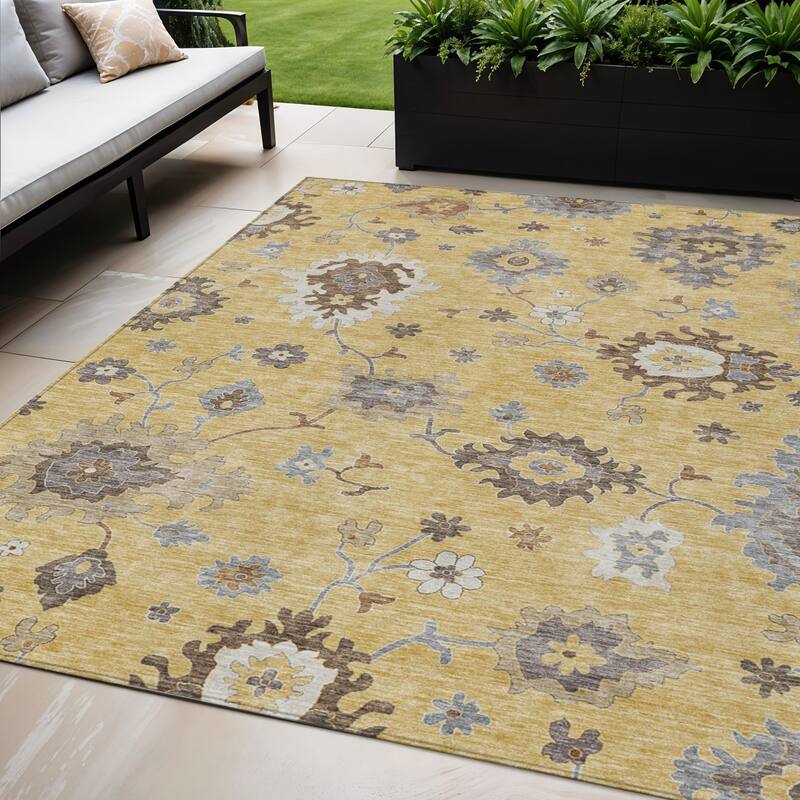 HomeRoots Floral Traditional Rectangle Outdoor Rug - 5' X 8'