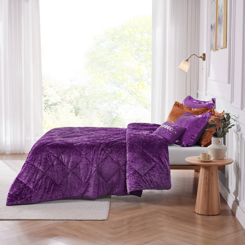 Intelligent Design Isabel Velvet Comforter Set