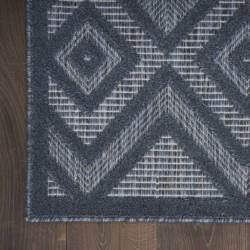 HomeRoots Contemporary Rectangle Outdoor Rug - 9' X 12'