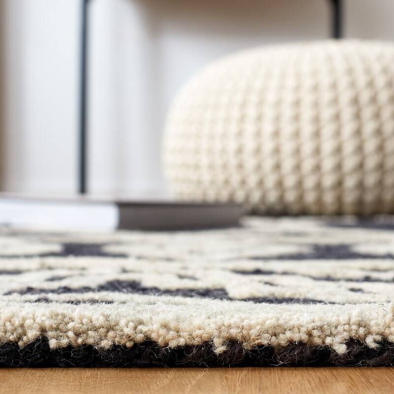 SAFAVIEH Handmade Abstract Zelina Modern Wool Rug