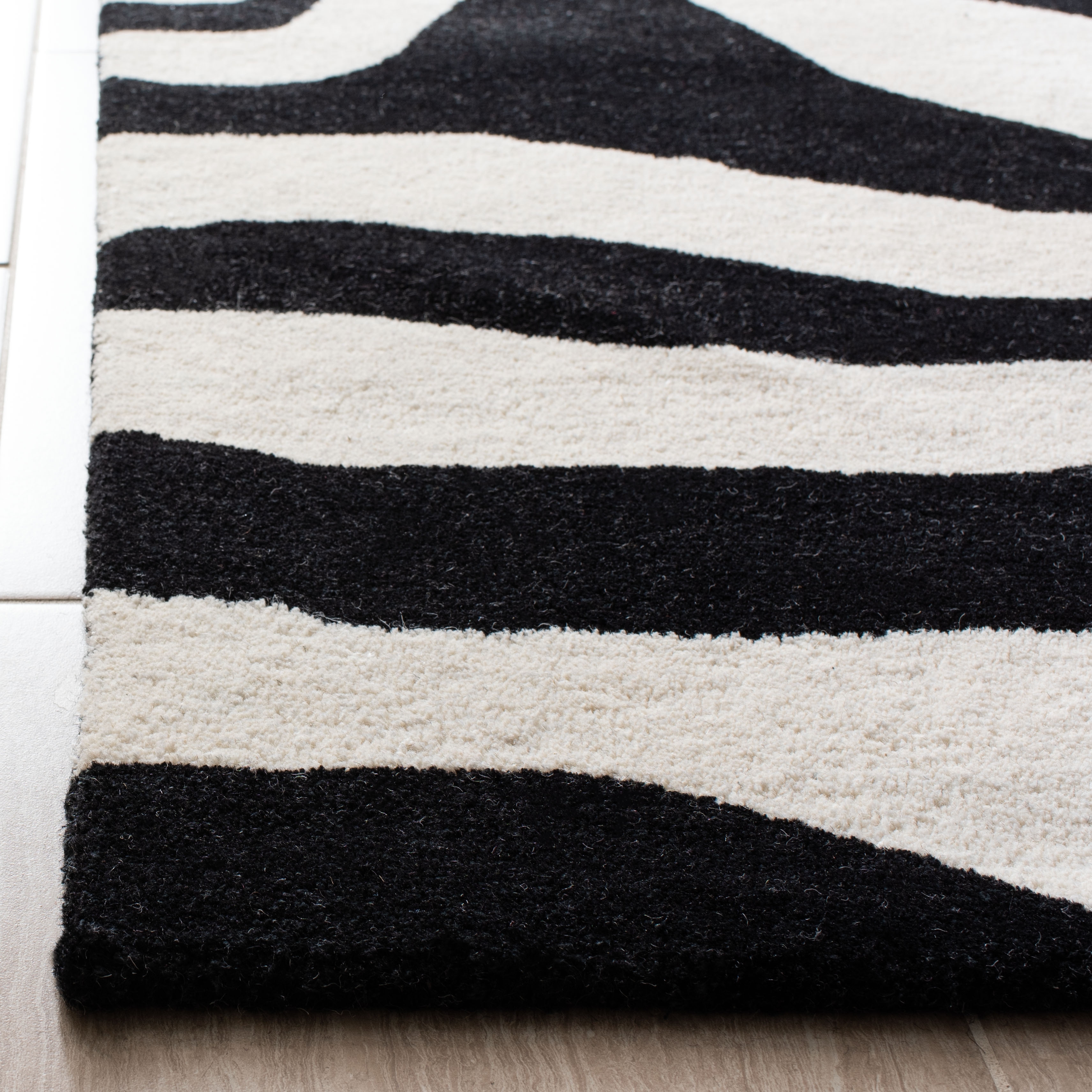 SAFAVIEH Handmade Soho Kasandra Zebra N.Z. Wool Rug - On Sale
