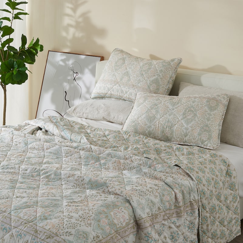 Patina Vie Maison Vintage-Inspired Floral Reversible Quilt Set with Shams