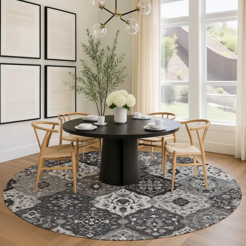 Machine Washable Indoor/ Outdoor Traditional Panel Chantille Rug