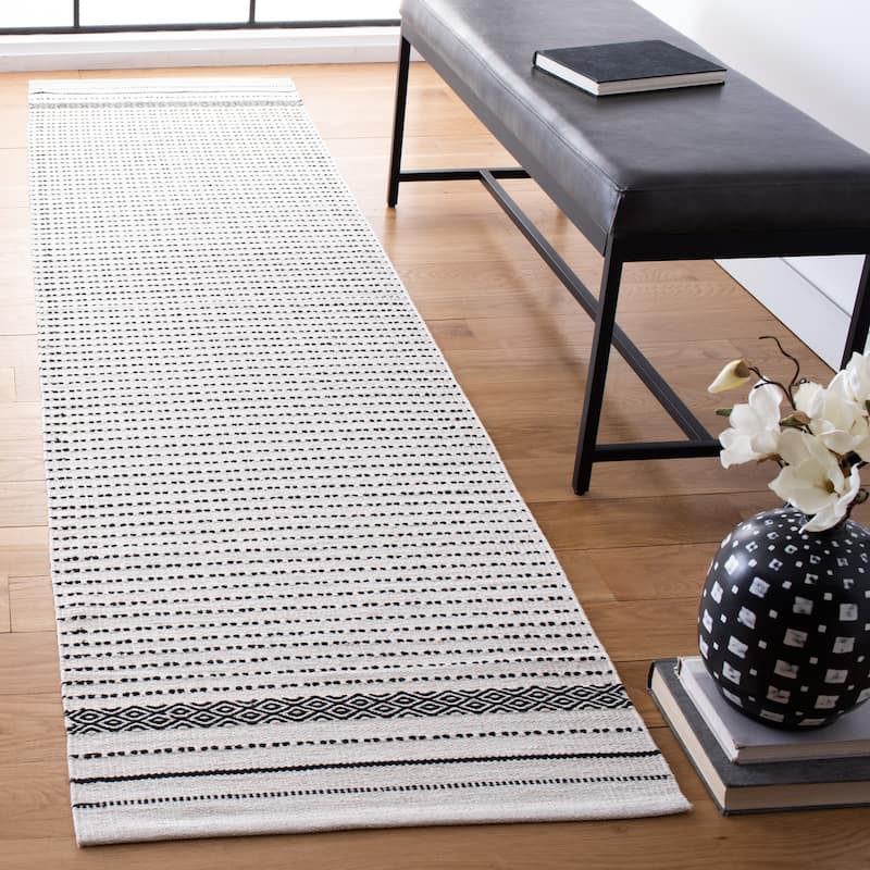 SAFAVIEH Hand-Woven Kilim Tamala Flatweave Cotton Rug - 2'3" x 7' Runner - Ivory