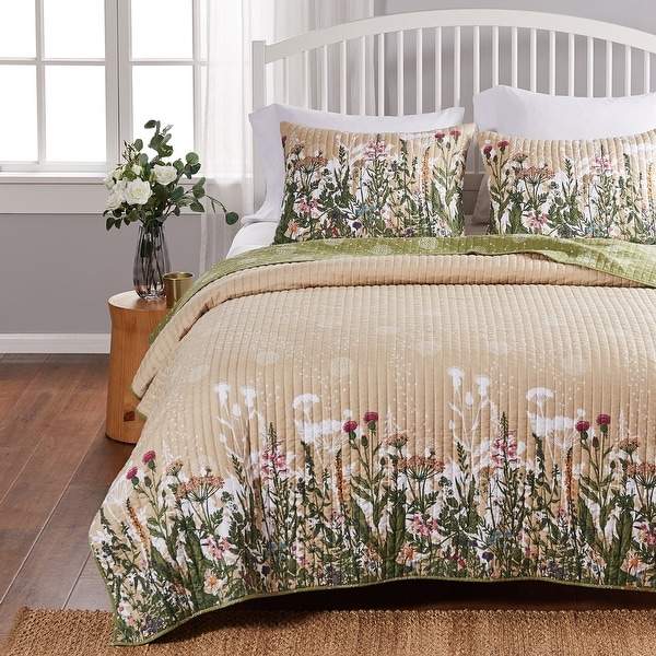 Barefoot Bungalow Dandelion Reversible Cotton Rich Quilt and Pillow Sham Set. Opens flyout.
