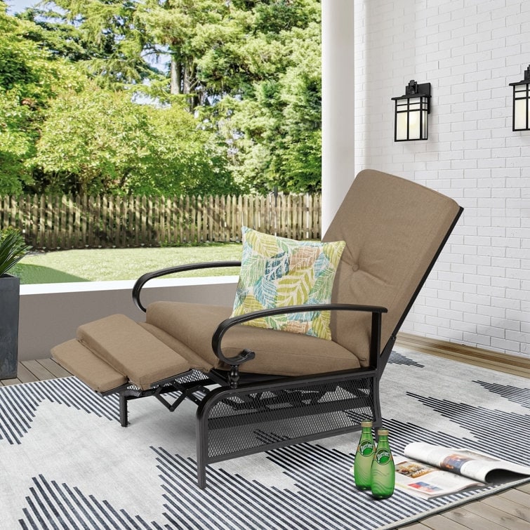 SUNCROWN Outdoor Adjustable Cushioned Metal Patio Recliner Lounge