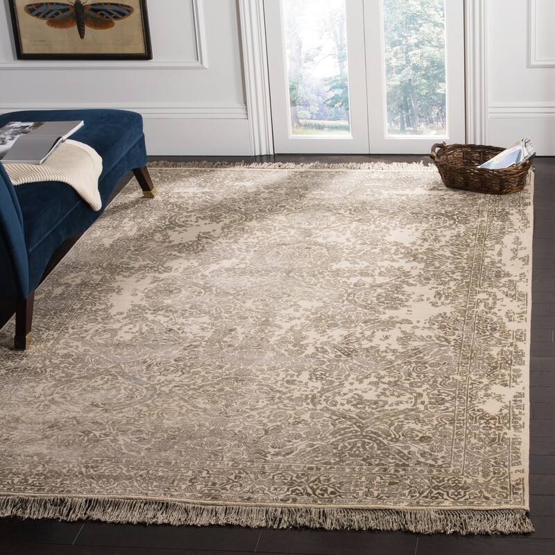 SAFAVIEH Couture Handmade Dream Lourdes Vintage Boho Oriental Wool Rug with Fringe