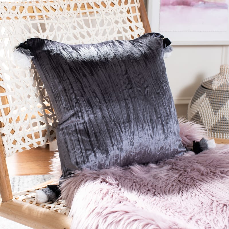 SAFAVIEH Cathelyne 16-inch Pillow - Dark Grey - 16Wx16L