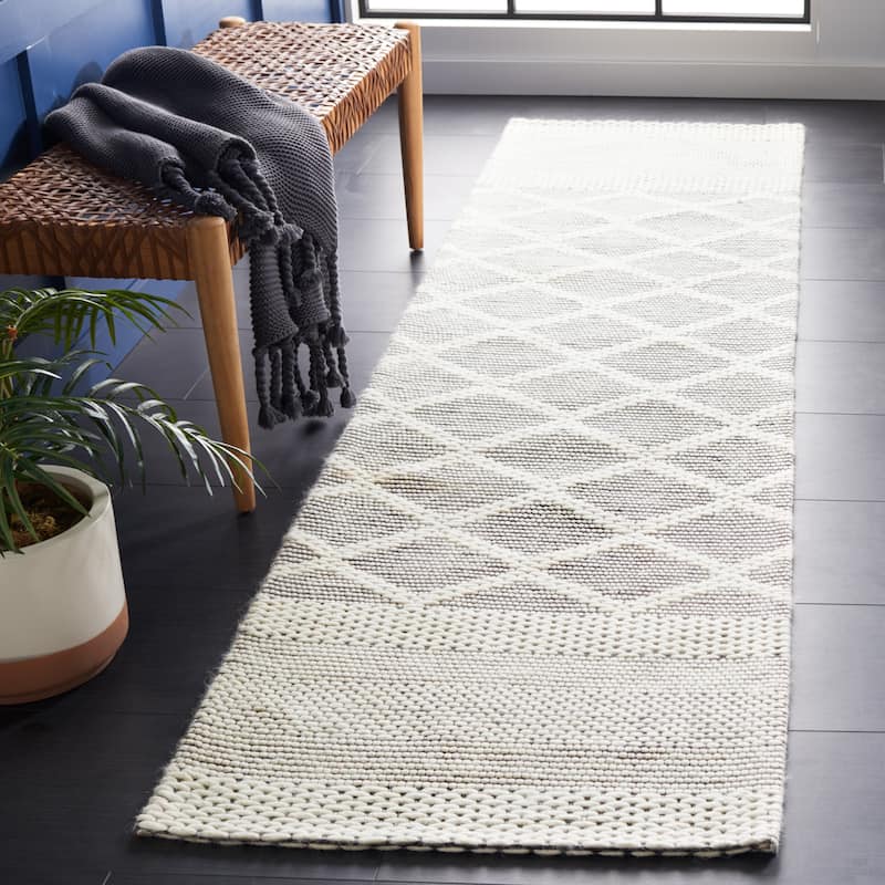 SAFAVIEH Handmade Vermont Tawanda Wool Rug - 2'3" x 8' Runner - Ivory/Black