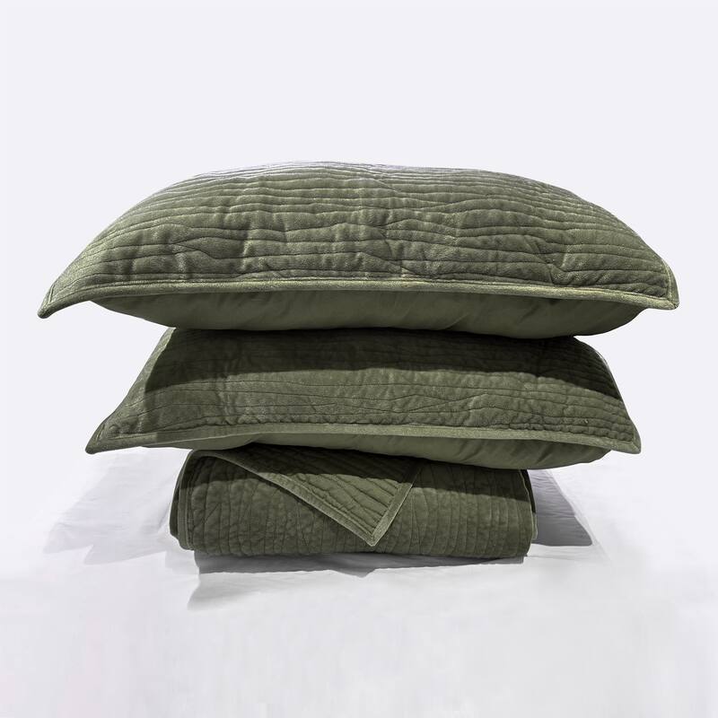 Wonderful Velvet 3 Piece Quilt Set