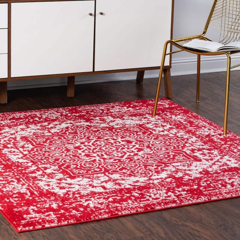 Traditional Brenda Collection Area Rug