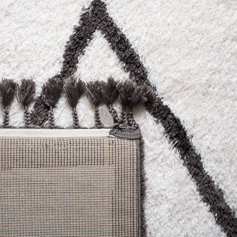 SAFAVIEH Carmella Liucija Shag Trellis Polyester Rug