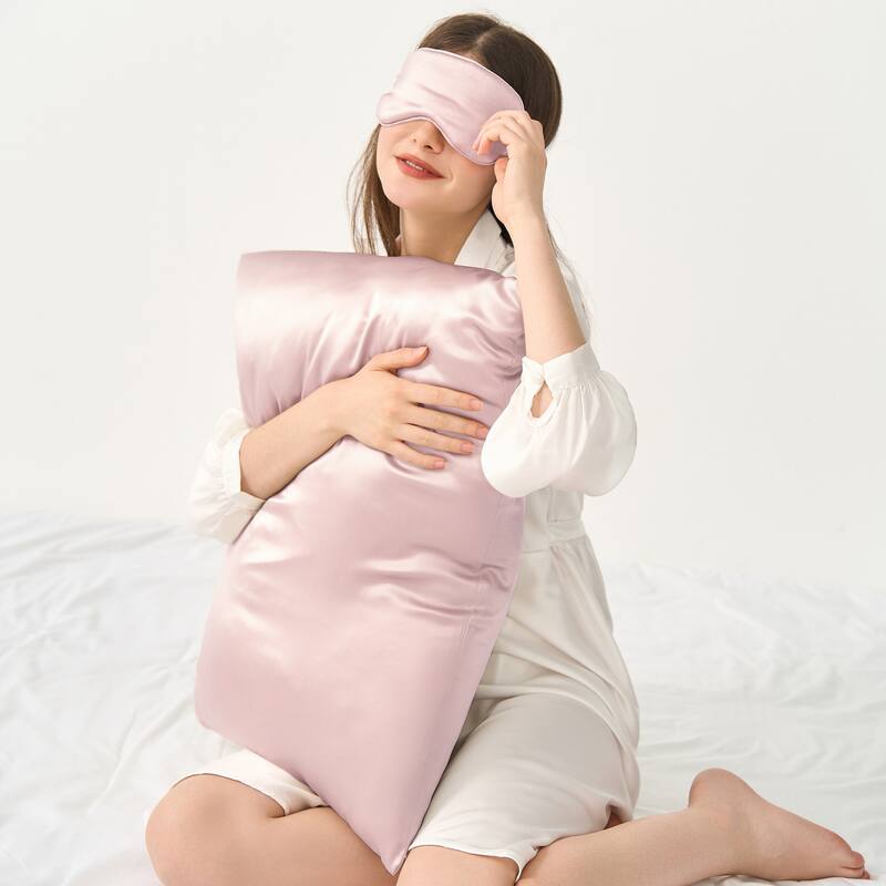 Wonderful Mulberry Silk Pillowcase and Eyemask Set