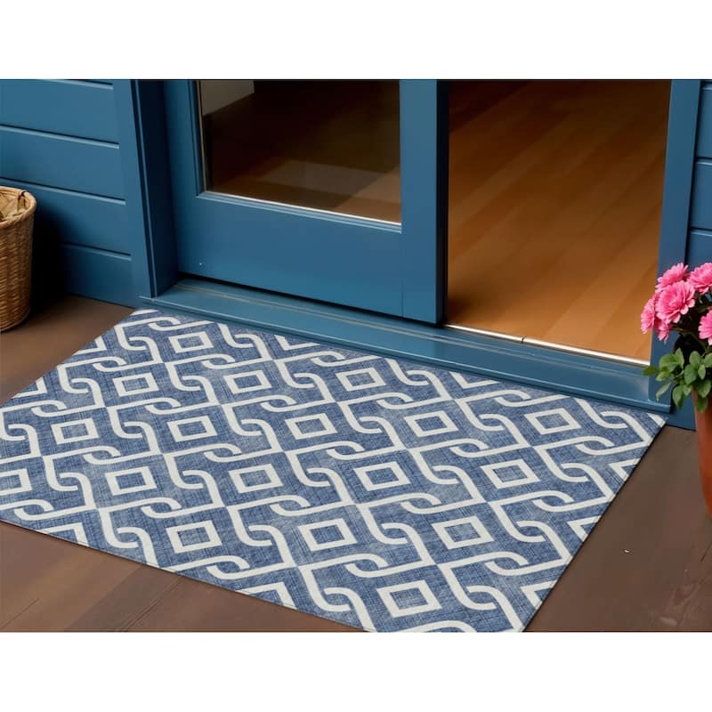 HomeRoots Geometric Transitional Rectangle Outdoor Rug - 3' x 5'