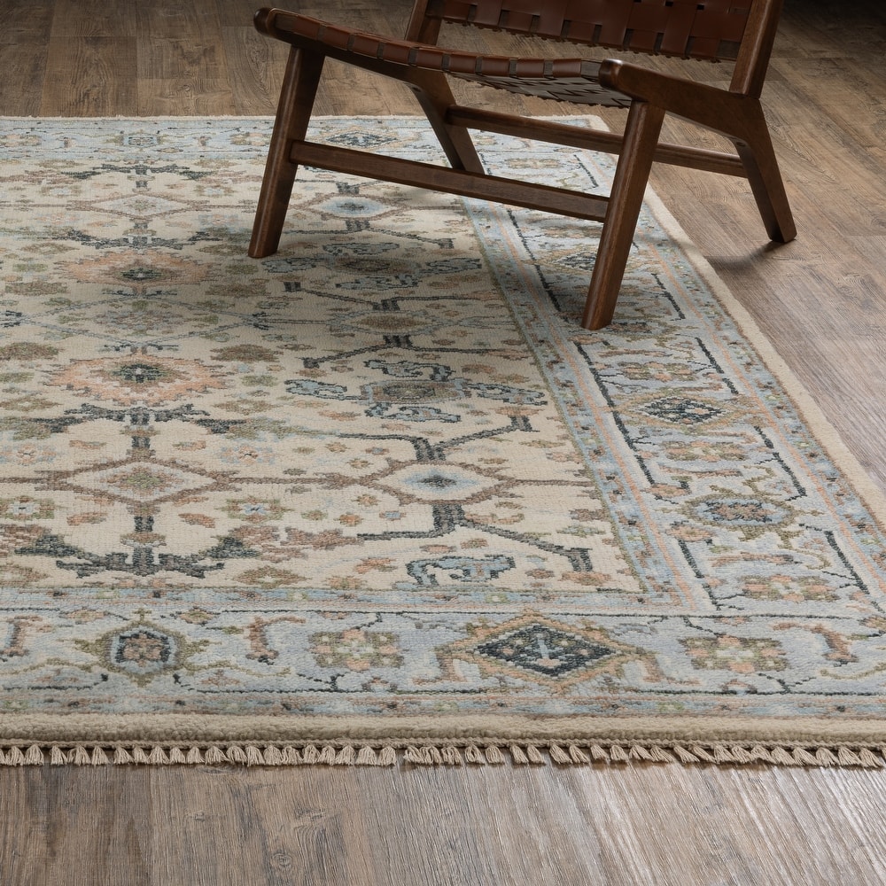 Maylin Traditional Oriental Ivory/ Light Blue Area Rug