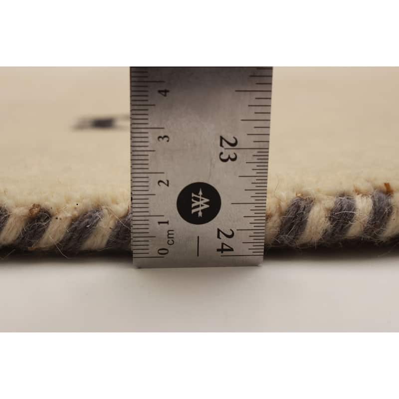 Kashkuli Gabbeh Cream Rug 4'10" x 4'10" - 4'10 x 4'10