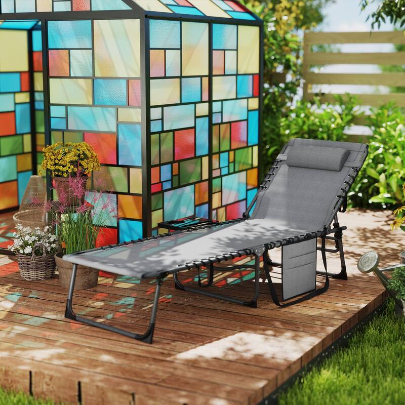 Outsunny Folding Chaise Lounge Chair Outdoor Tanning Chair with Side Table, 5-Level Adjustable Beach Lounge Chair with Headrest - Grey