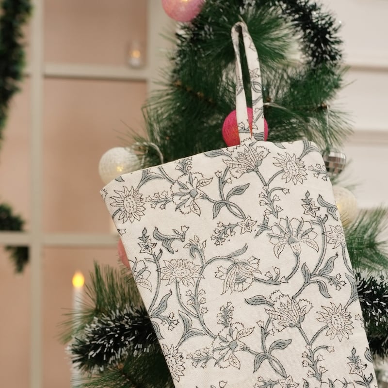 Fabdivine Handmade Cotton Block Print Floral Pattern White Christmas Stockings Knit - 10"X4.5"