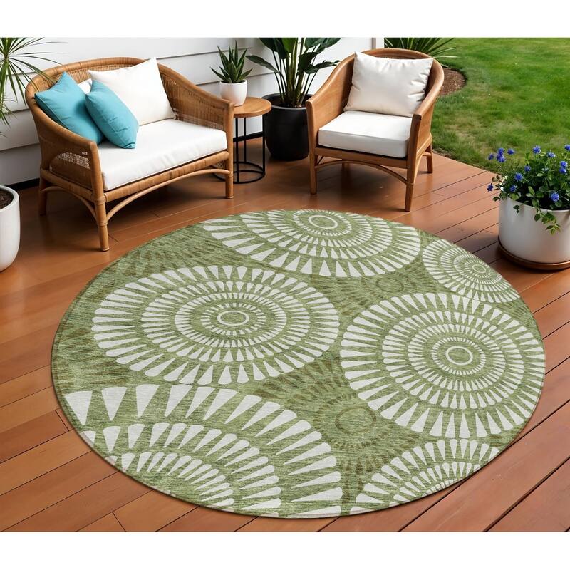 HomeRoots Geometric Transitional Rectangle Outdoor Rug - 8' Round