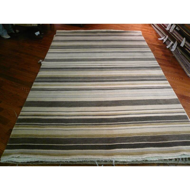 SAFAVIEH Couture Hand-knotted Tibetan Demetrina Modern Wool Rug - 9' x 12' - Grey/Charcoal