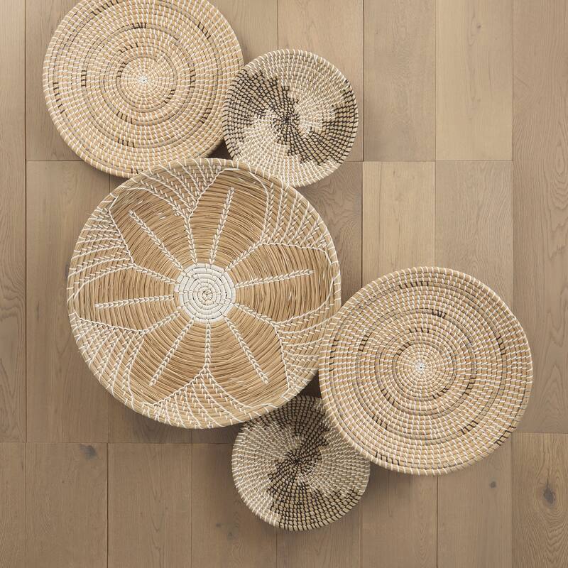 Mekhi Light Brown Seagrass w/ White String Round Wall Hanging Plate